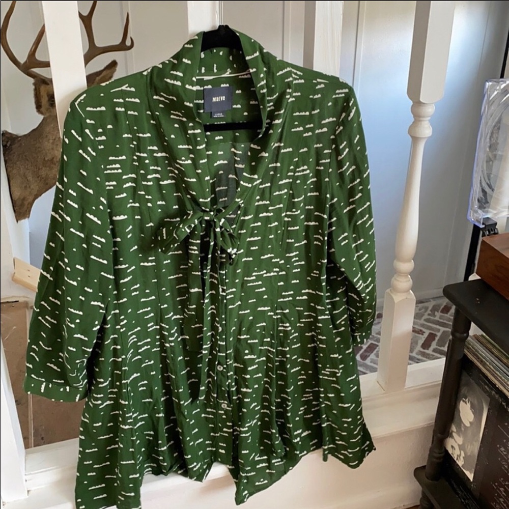 🤘🏼 Maeve green button down tie neck blouse